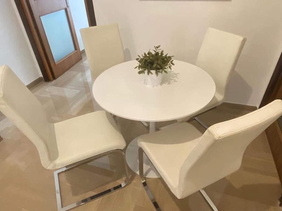 Caesar Apartment Bari Buitenkant foto